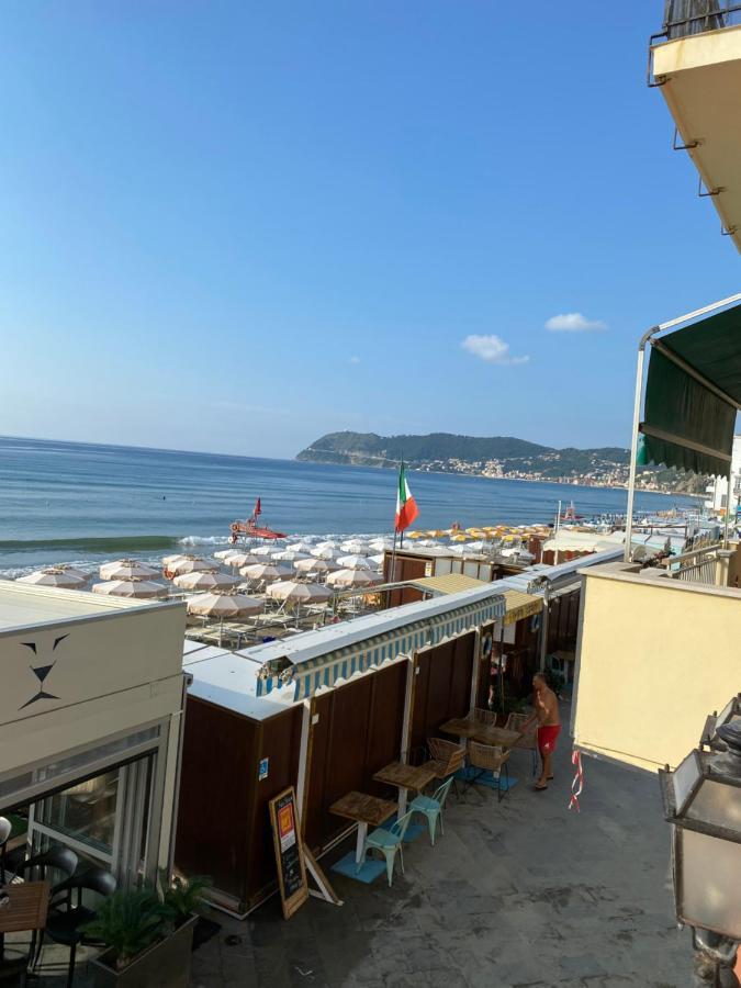 Appartamento Fronte Mare Con Terrazzo Alassio Exterior photo