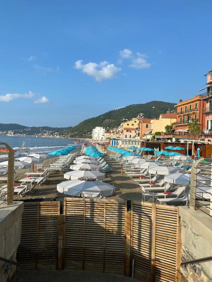 Appartamento Fronte Mare Con Terrazzo Alassio Exterior photo